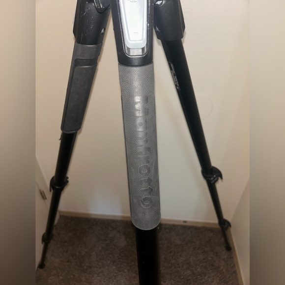 Manfrotto MT055XPRO3 tripod - Picture 4 of 8